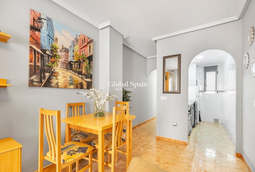Wederverkoop - APPARTEMENT -
TORREVIEJA - Habaneras
