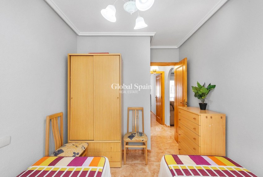 Wederverkoop - APPARTEMENT -
TORREVIEJA - Habaneras
