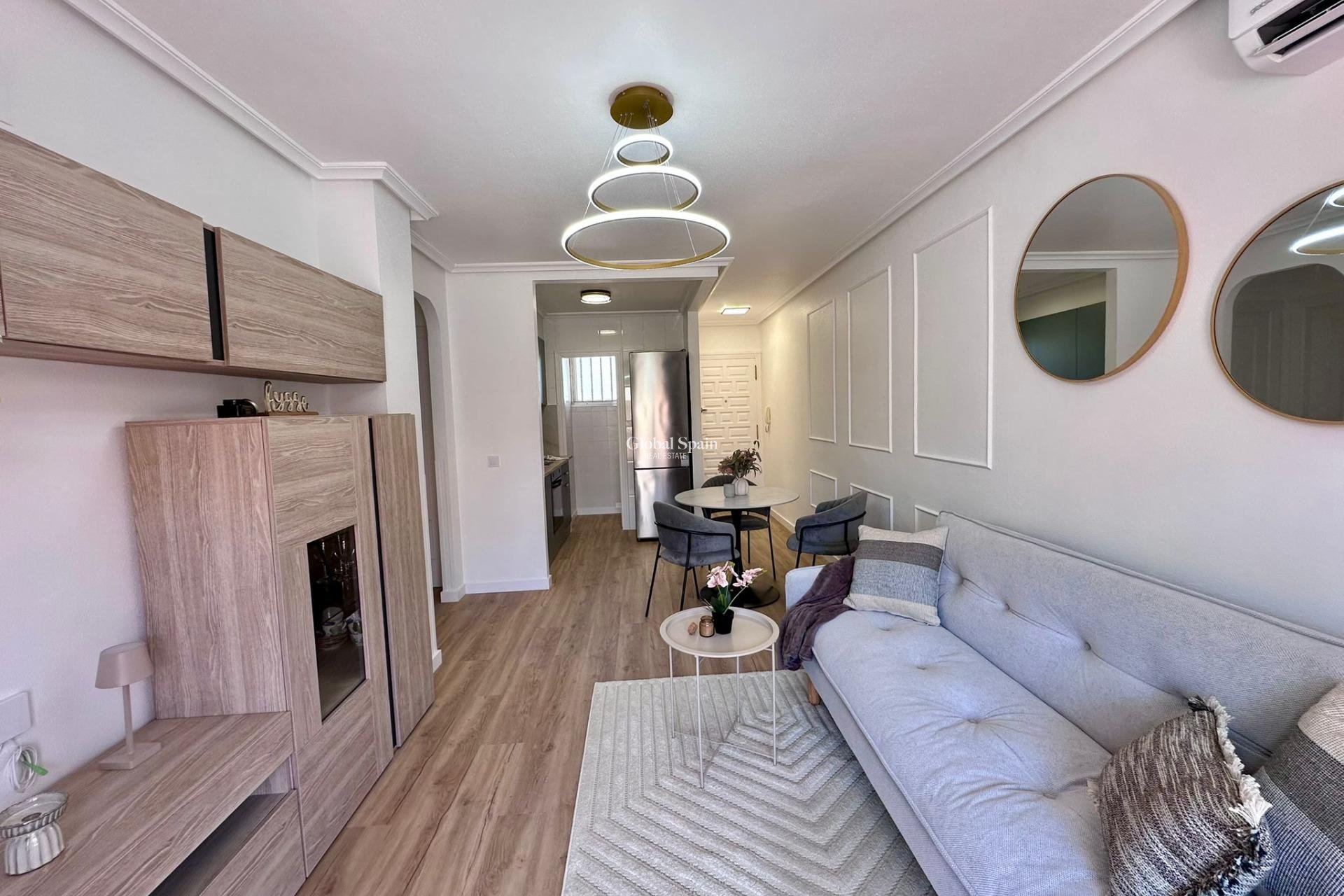 Wederverkoop - APPARTEMENT -
TORREVIEJA - Habaneras