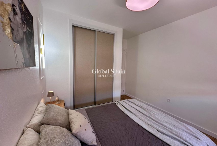 Wederverkoop - APPARTEMENT -
TORREVIEJA - Habaneras