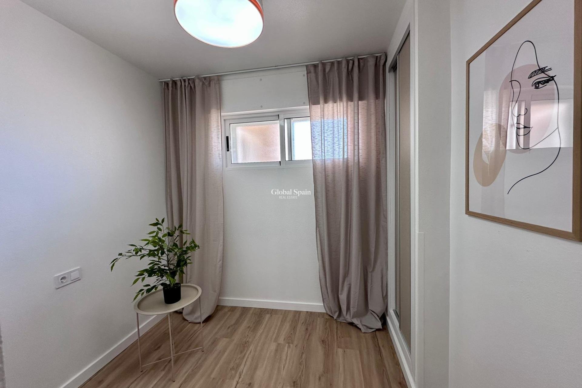 Wederverkoop - APPARTEMENT -
TORREVIEJA - Habaneras