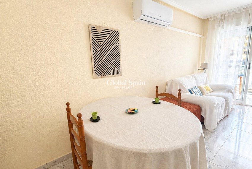 Wederverkoop - APPARTEMENT -
TORREVIEJA - Habaneras