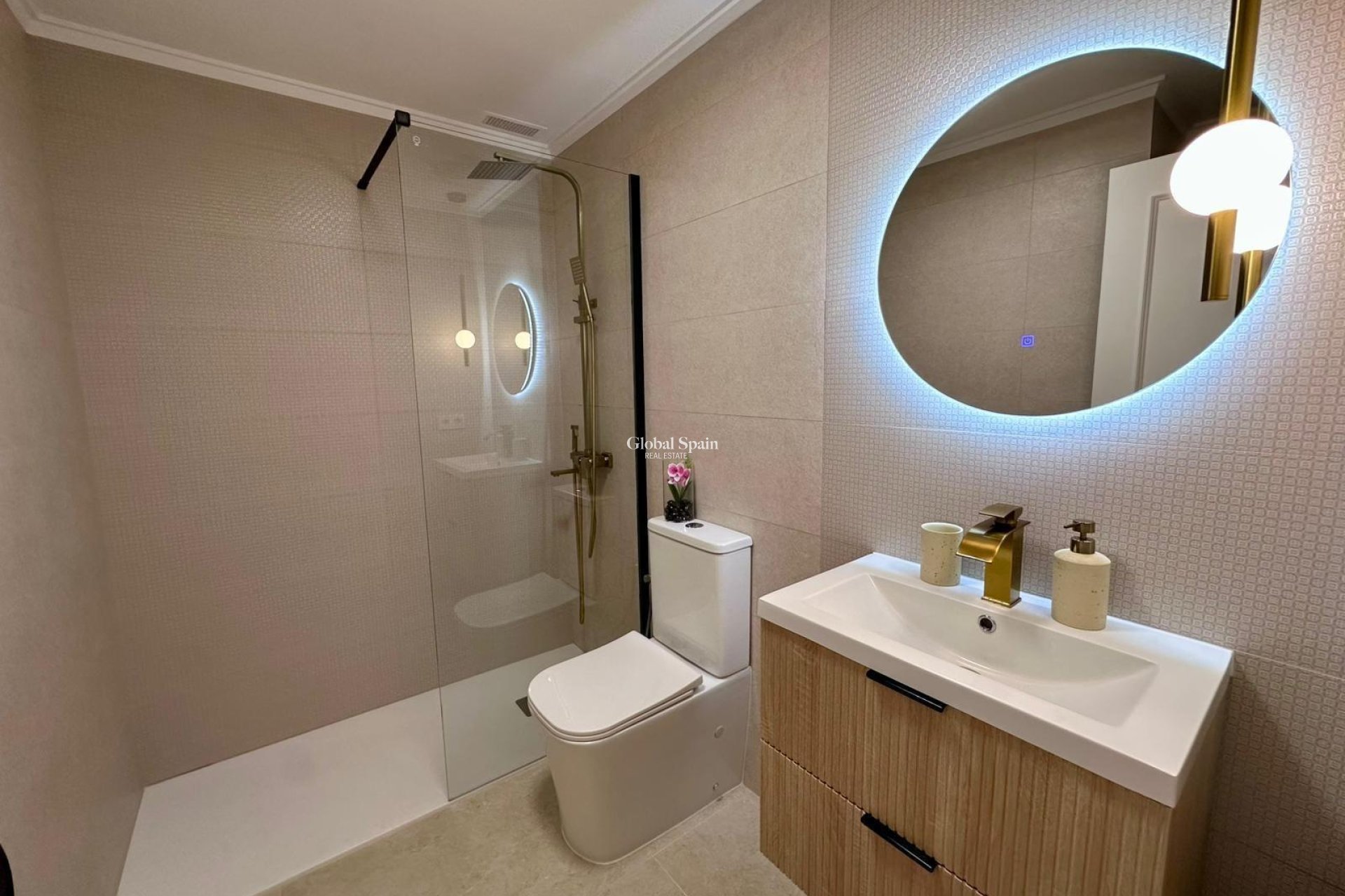 Wederverkoop - APPARTEMENT -
TORREVIEJA - Habaneras
