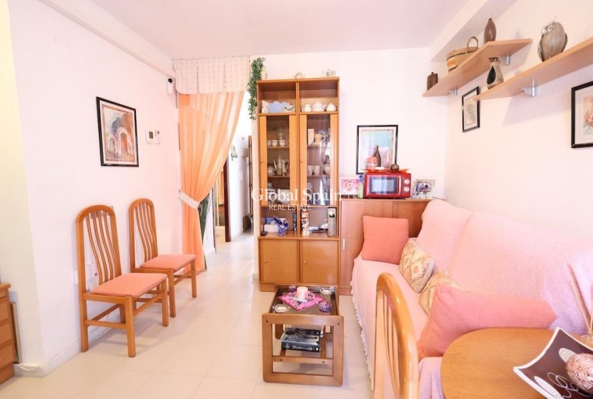 Wederverkoop - APPARTEMENT -
TORREVIEJA - La Mata pueblo