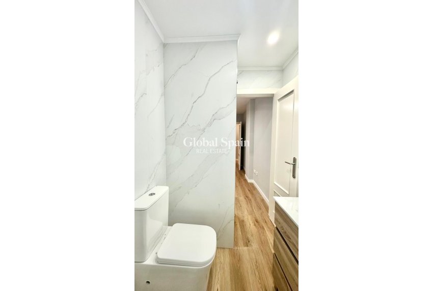 Wederverkoop - APPARTEMENT -
TORREVIEJA - La Mata pueblo