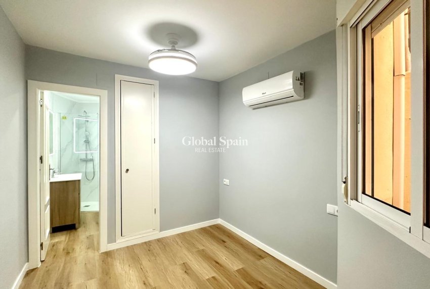 Wederverkoop - APPARTEMENT -
TORREVIEJA - La Mata pueblo