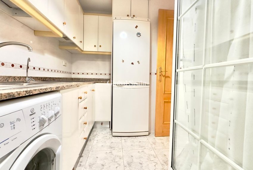 Wederverkoop - APPARTEMENT -
TORREVIEJA - La Mata pueblo