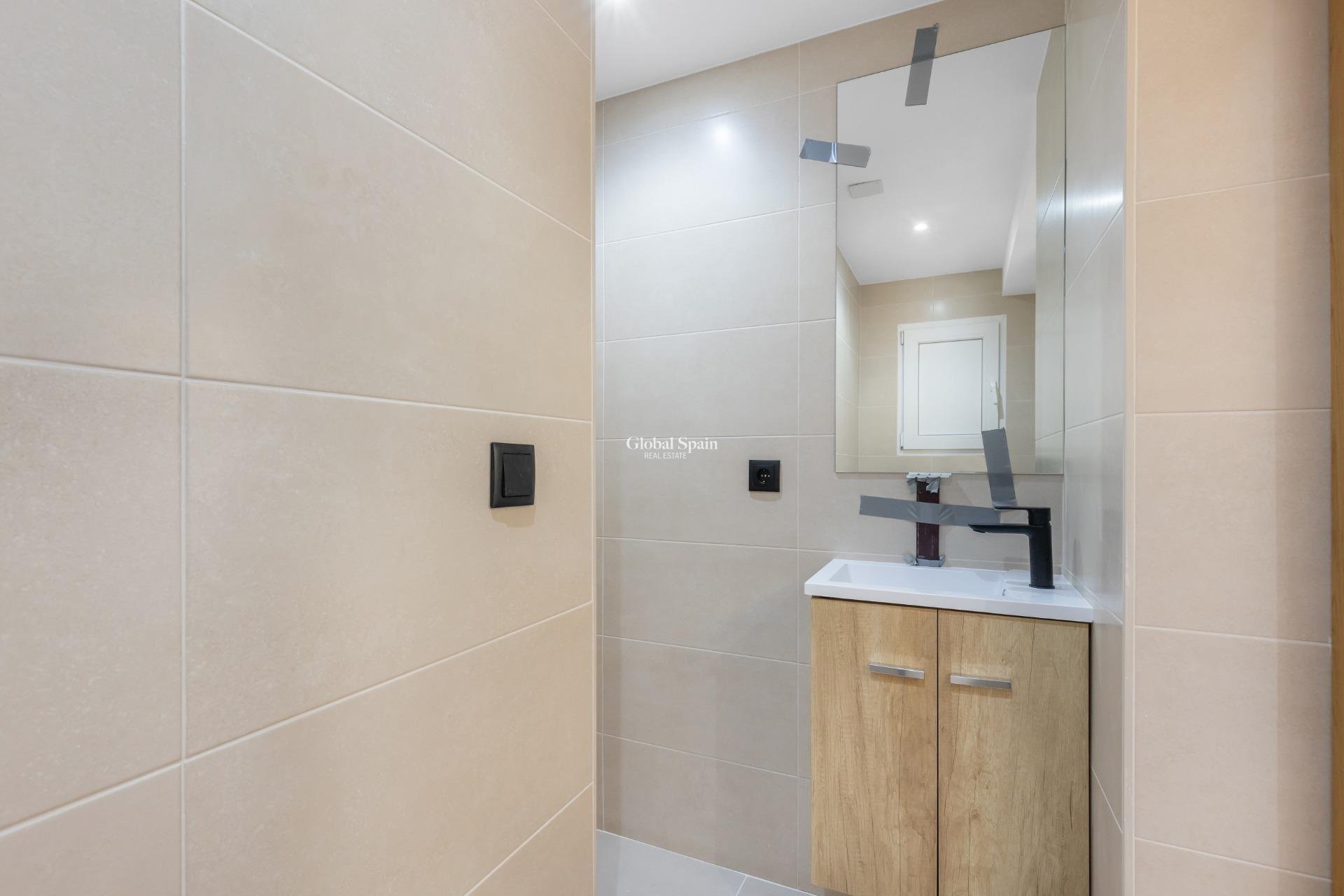 Wederverkoop - APPARTEMENT -
TORREVIEJA - La Mata pueblo