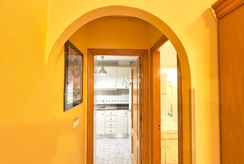 Wederverkoop - APPARTEMENT -
TORREVIEJA - La Mata pueblo