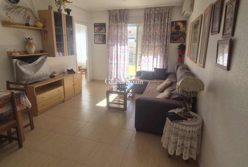Wederverkoop - APPARTEMENT -
TORREVIEJA - La Mata pueblo