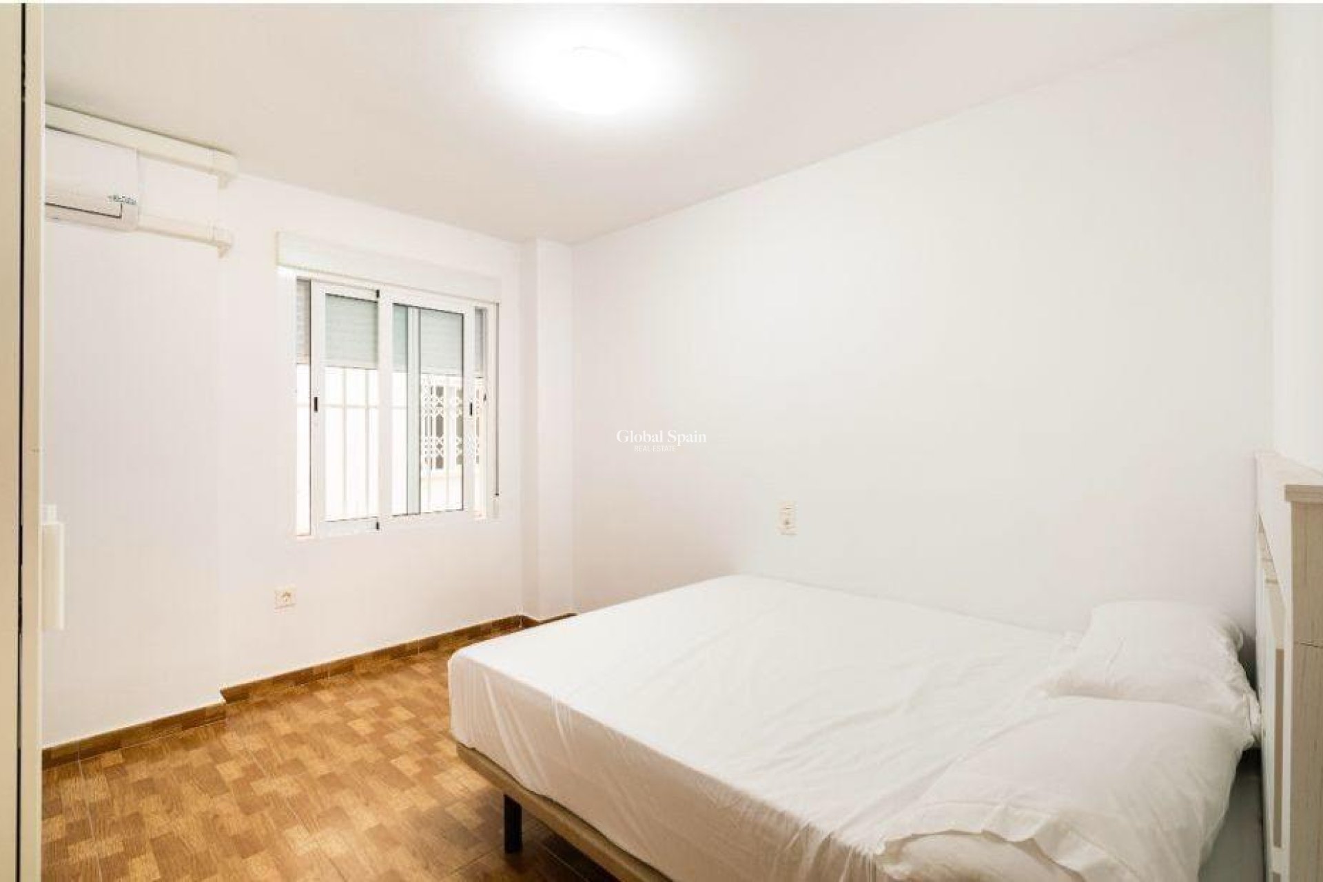 Wederverkoop - APPARTEMENT -
TORREVIEJA - La Mata pueblo