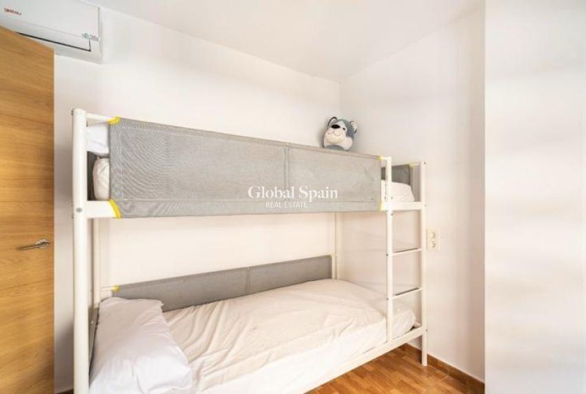 Wederverkoop - APPARTEMENT -
TORREVIEJA - La Mata pueblo