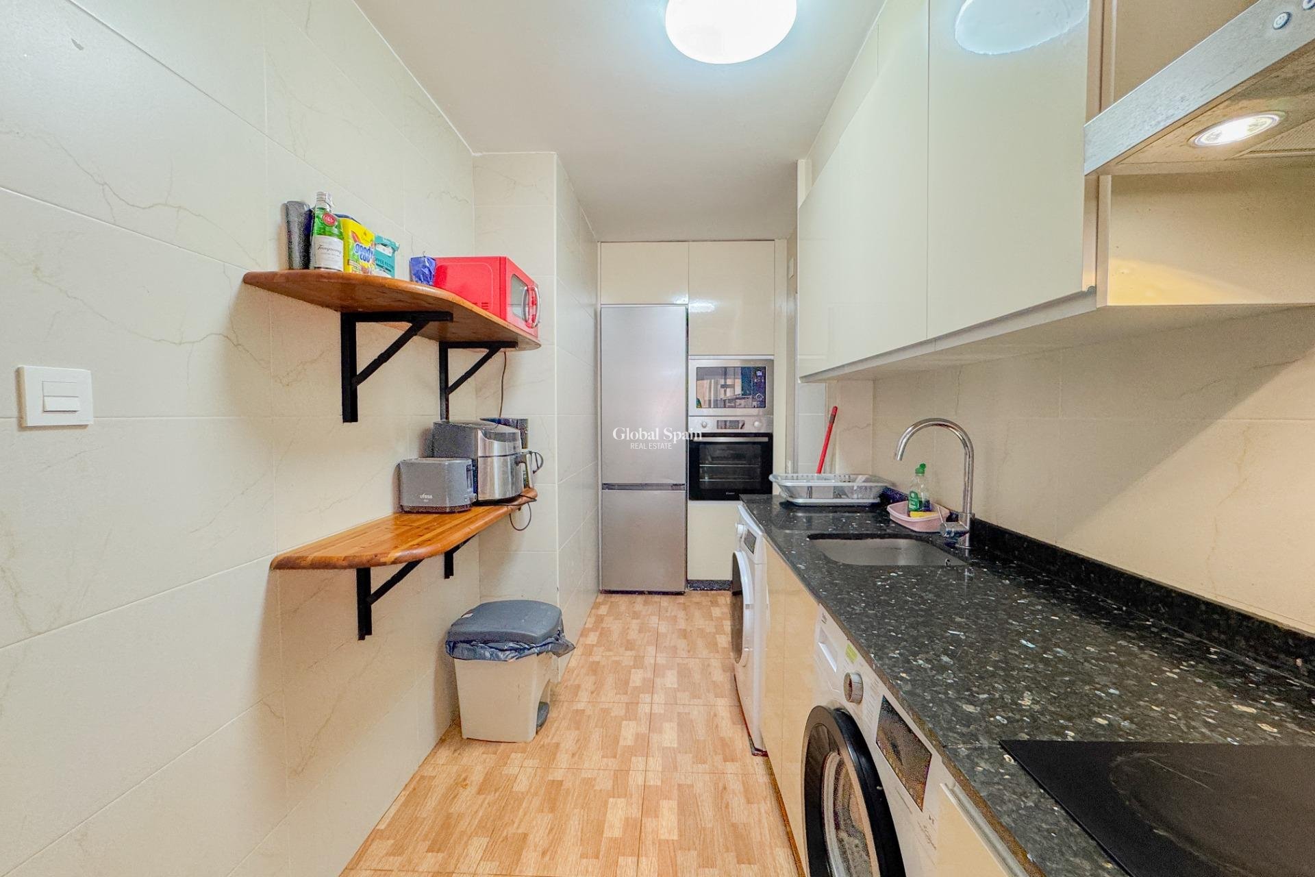 Wederverkoop - APPARTEMENT -
TORREVIEJA - La Mata pueblo