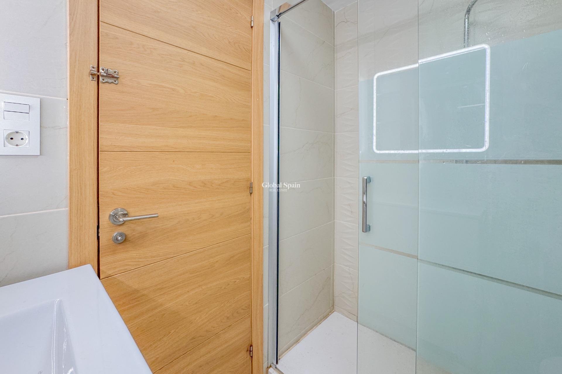 Wederverkoop - APPARTEMENT -
TORREVIEJA - La Mata pueblo