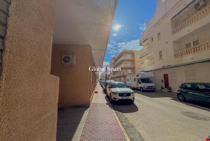 Wederverkoop - APPARTEMENT -
TORREVIEJA - La Mata pueblo