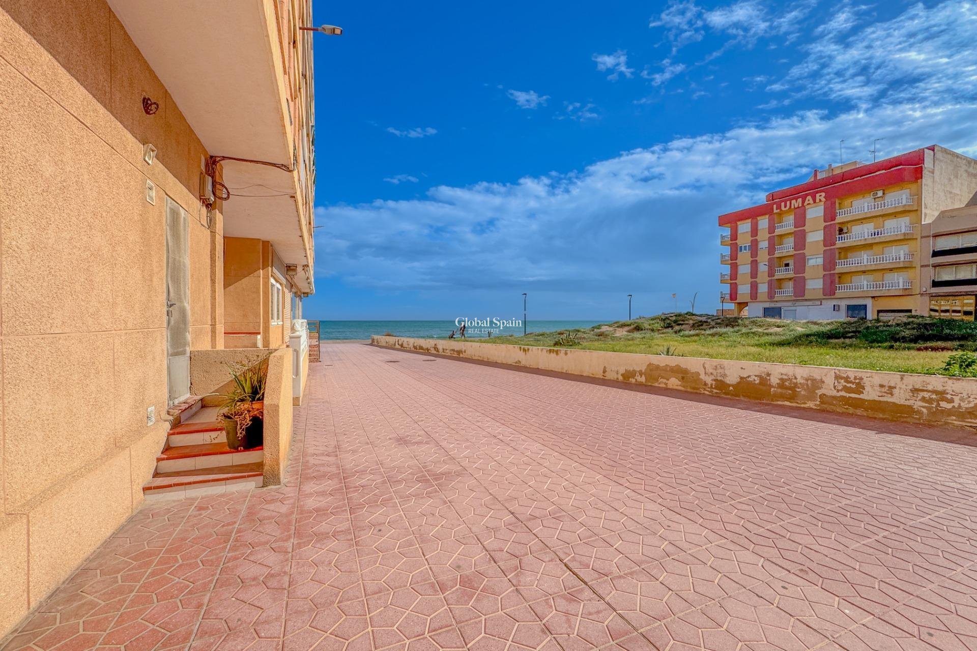 Wederverkoop - APPARTEMENT -
TORREVIEJA - La Mata pueblo
