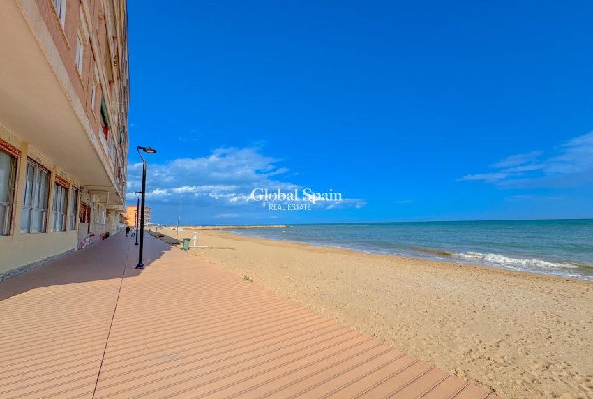 Wederverkoop - APPARTEMENT -
TORREVIEJA - La Mata pueblo
