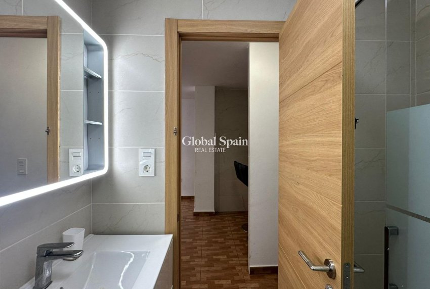 Wederverkoop - APPARTEMENT -
TORREVIEJA - La Mata pueblo