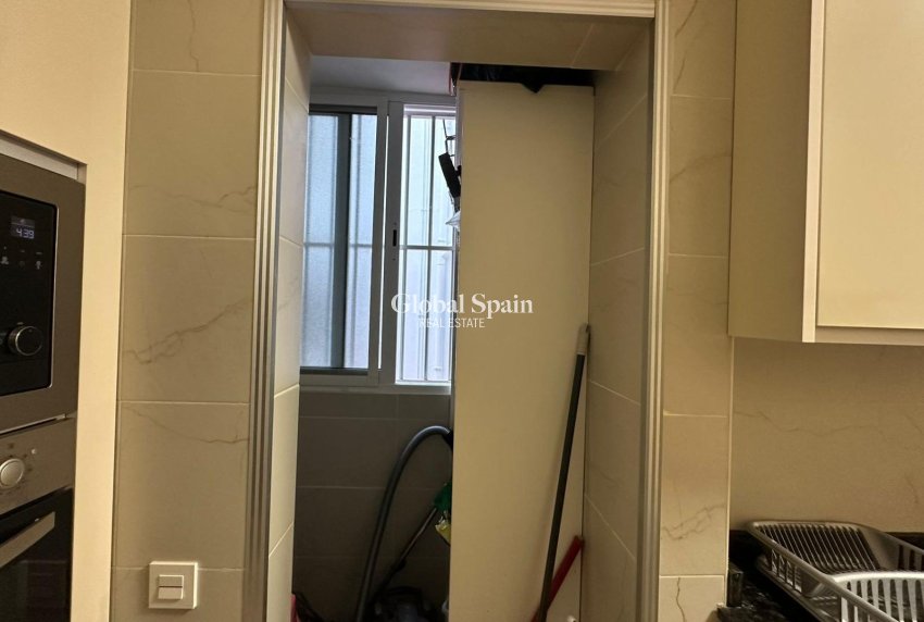 Wederverkoop - APPARTEMENT -
TORREVIEJA - La Mata pueblo