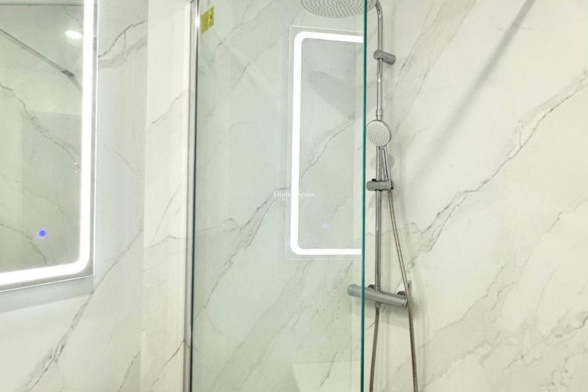 Wederverkoop - APPARTEMENT -
TORREVIEJA - La Mata pueblo