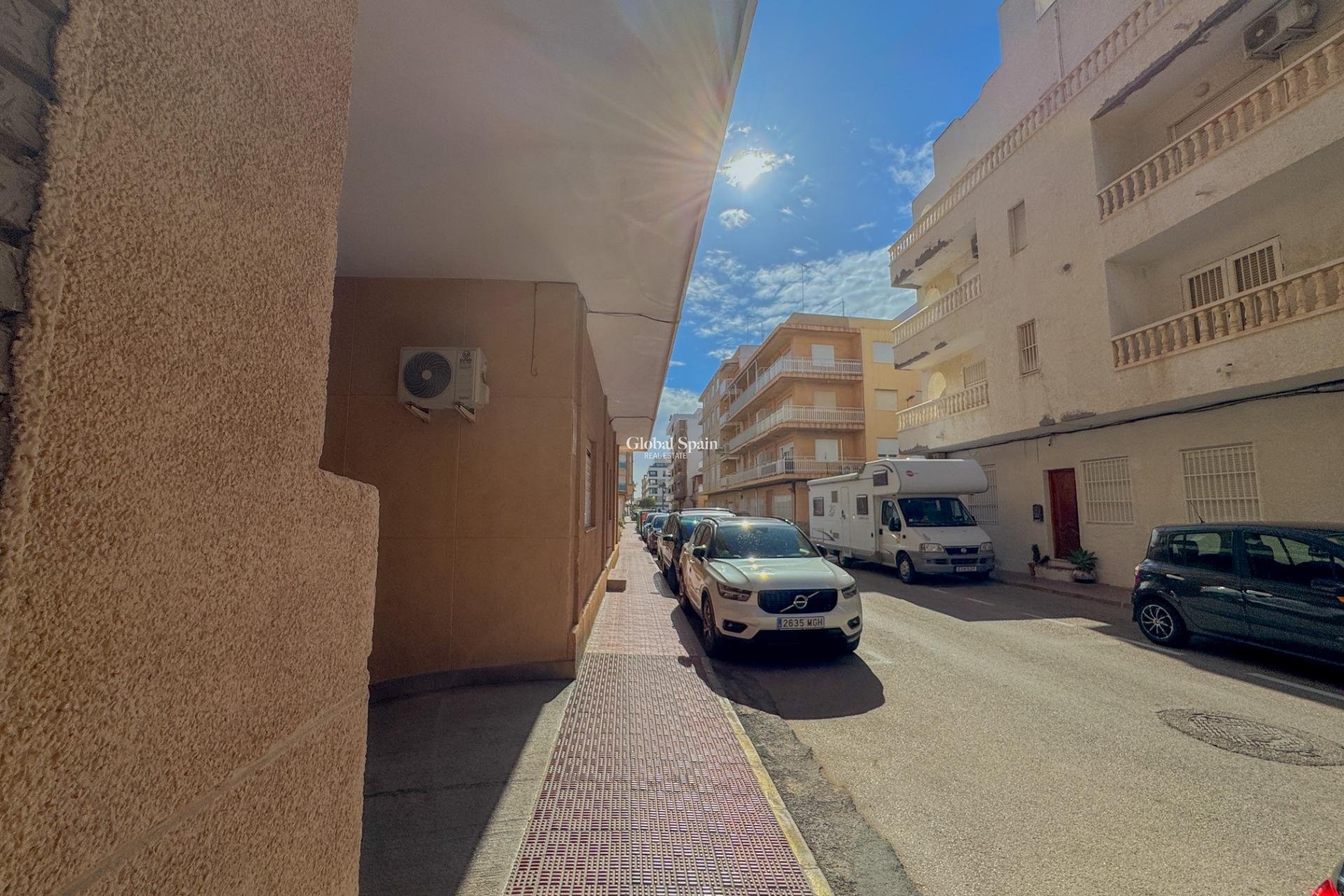 Wederverkoop - APPARTEMENT -
TORREVIEJA - La Mata pueblo