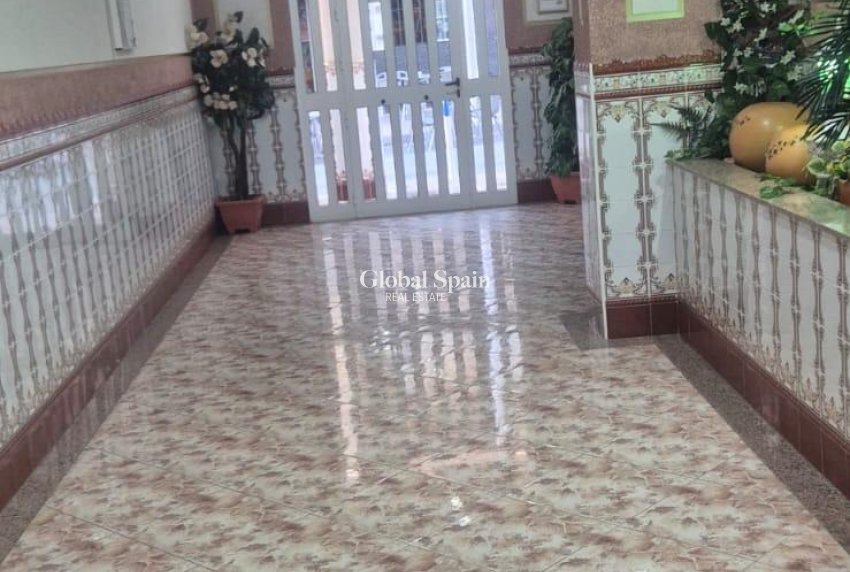 Wederverkoop - APPARTEMENT -
TORREVIEJA - La Mata pueblo