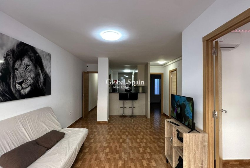 Wederverkoop - APPARTEMENT -
TORREVIEJA - La Mata pueblo