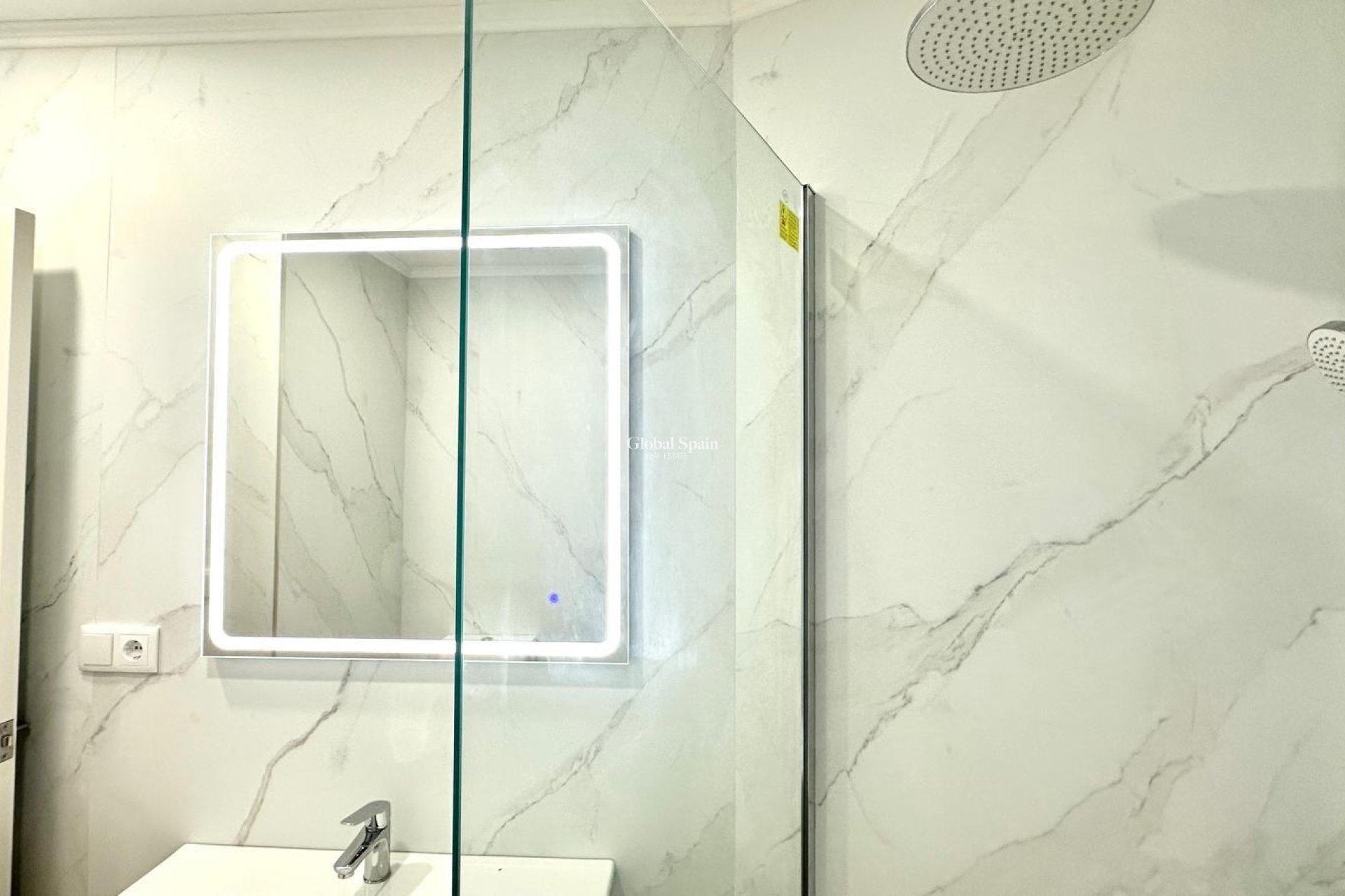 Wederverkoop - APPARTEMENT -
TORREVIEJA - La Mata pueblo