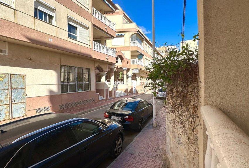 Wederverkoop - APPARTEMENT -
TORREVIEJA - La Mata pueblo