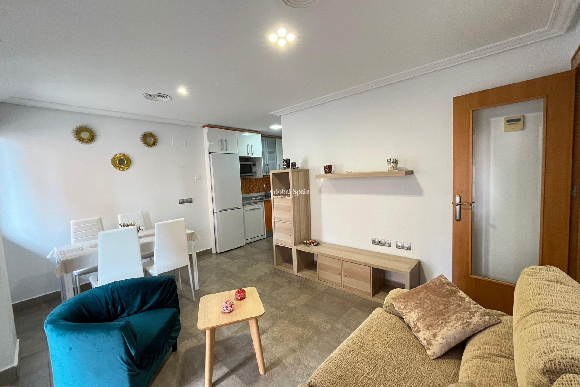 Wederverkoop - APPARTEMENT -
TORREVIEJA - La Mata pueblo