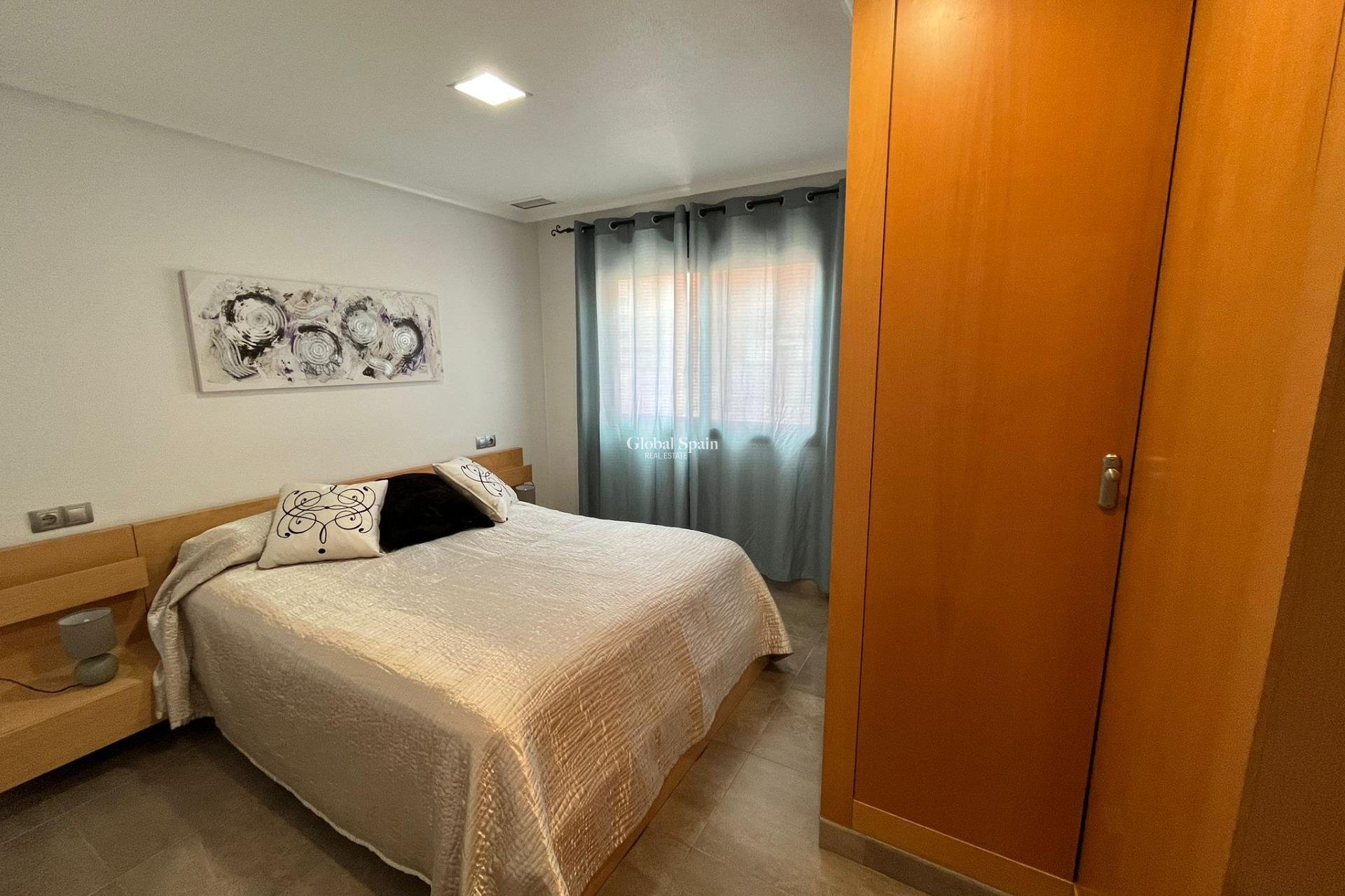 Wederverkoop - APPARTEMENT -
TORREVIEJA - La Mata pueblo