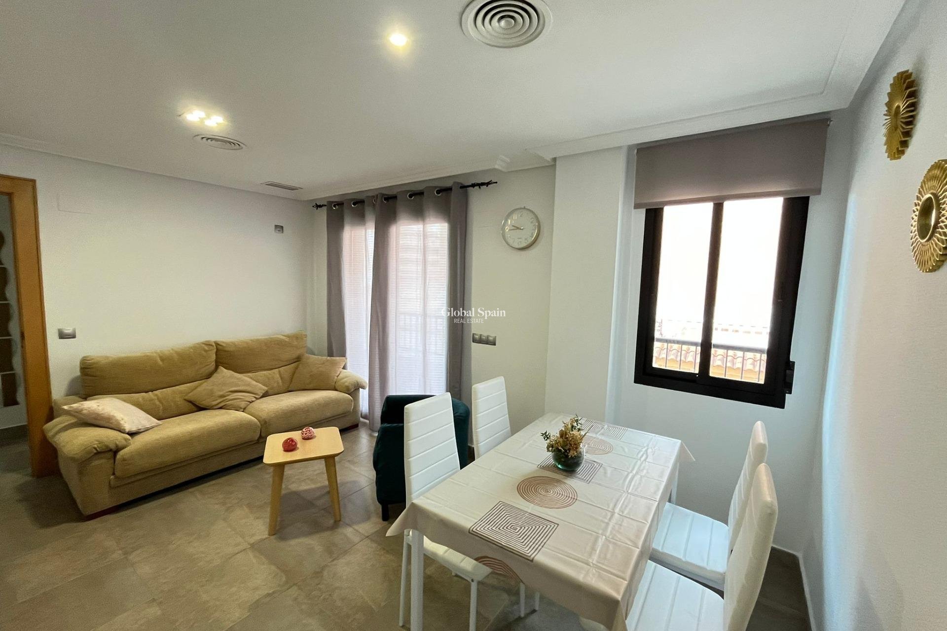 Wederverkoop - APPARTEMENT -
TORREVIEJA - La Mata pueblo