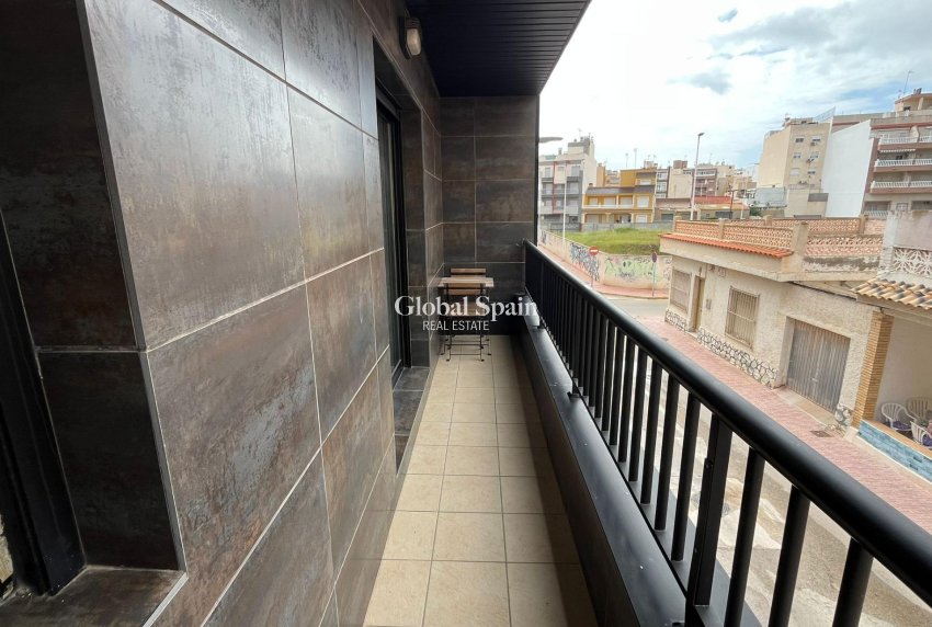 Wederverkoop - APPARTEMENT -
TORREVIEJA - La Mata pueblo