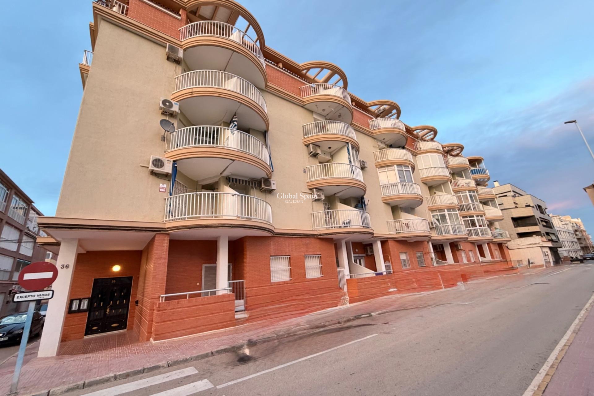 Wederverkoop - APPARTEMENT -
TORREVIEJA - La Mata pueblo