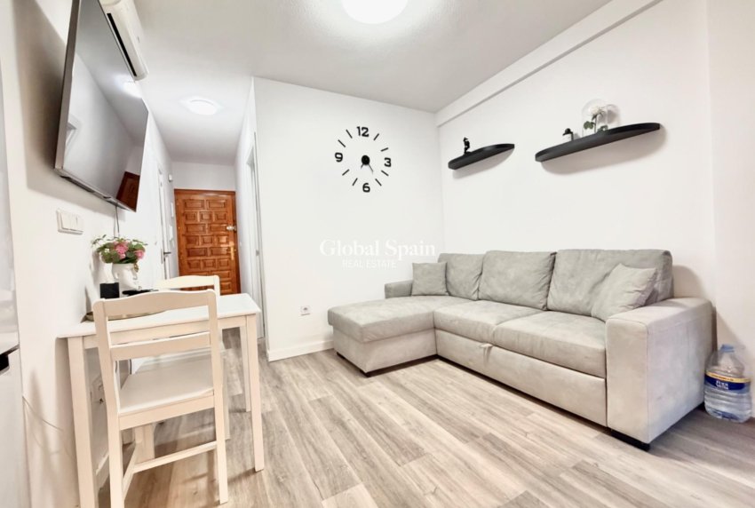 Wederverkoop - APPARTEMENT -
TORREVIEJA - La Mata pueblo