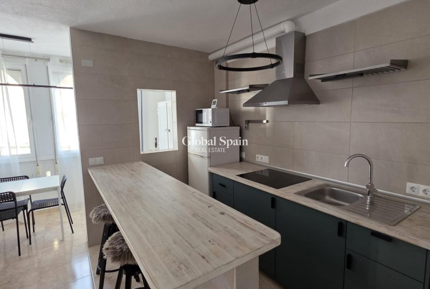 Wederverkoop - APPARTEMENT -
TORREVIEJA - La Mata pueblo