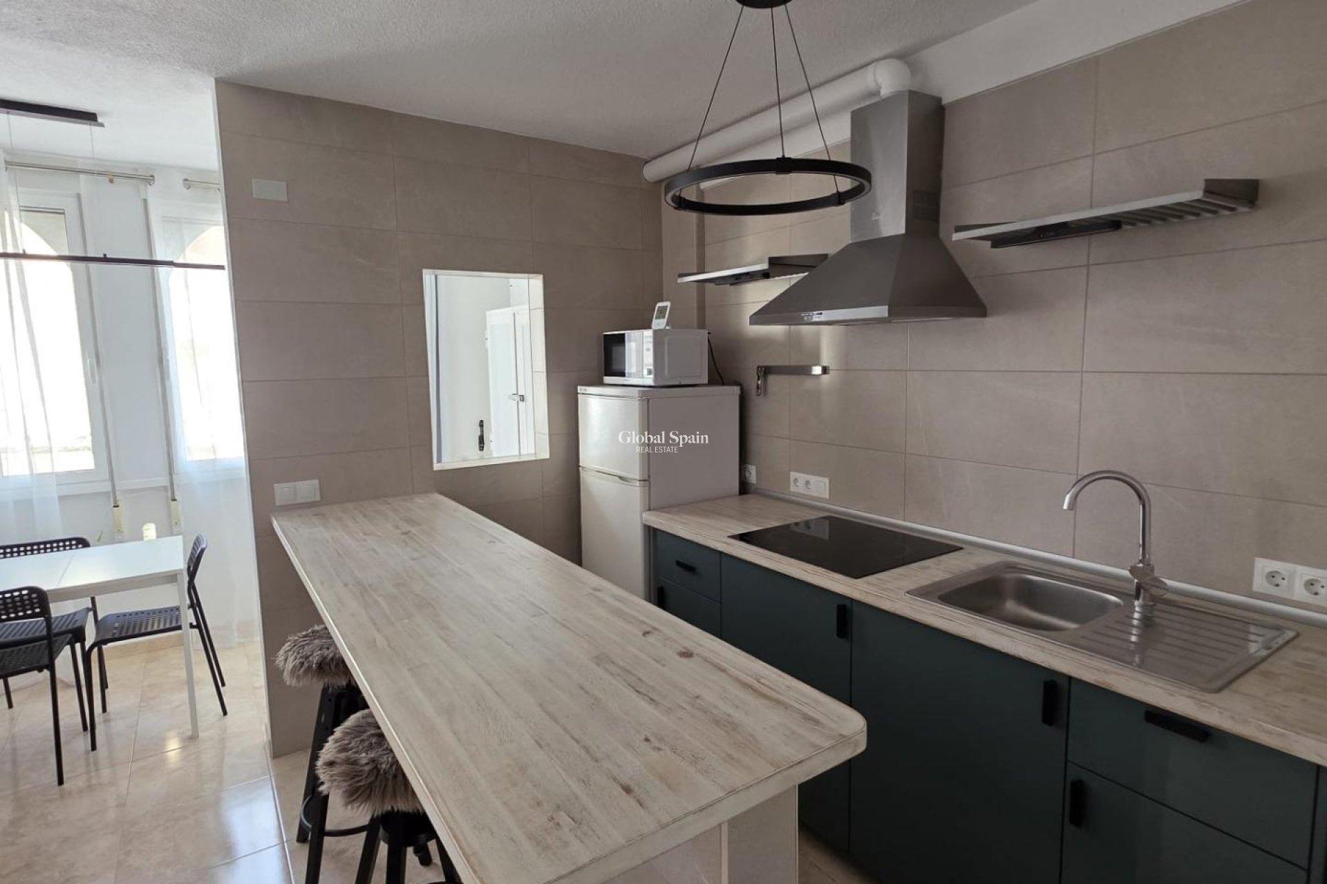 Wederverkoop - APPARTEMENT -
TORREVIEJA - La Mata pueblo