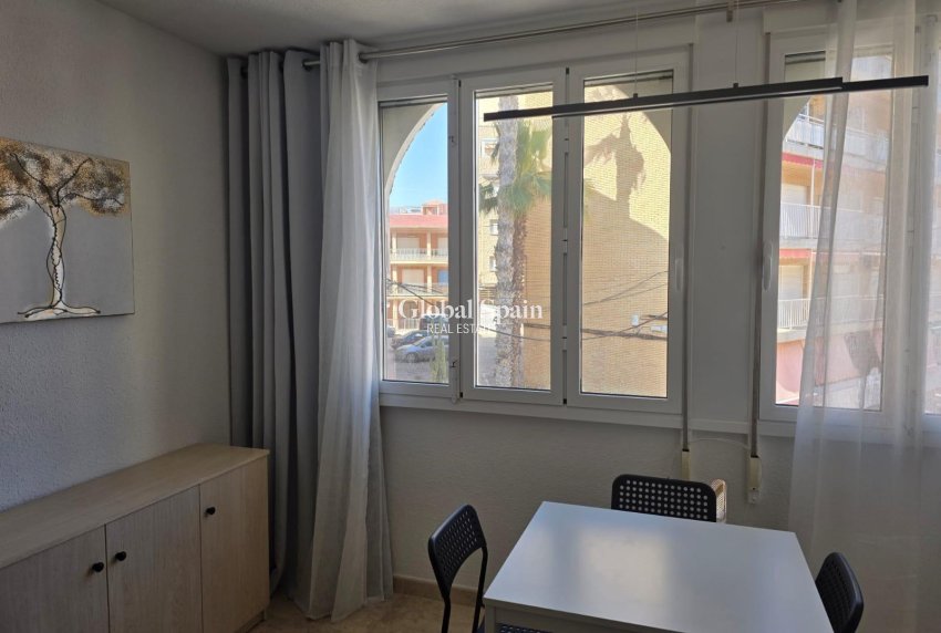 Wederverkoop - APPARTEMENT -
TORREVIEJA - La Mata pueblo