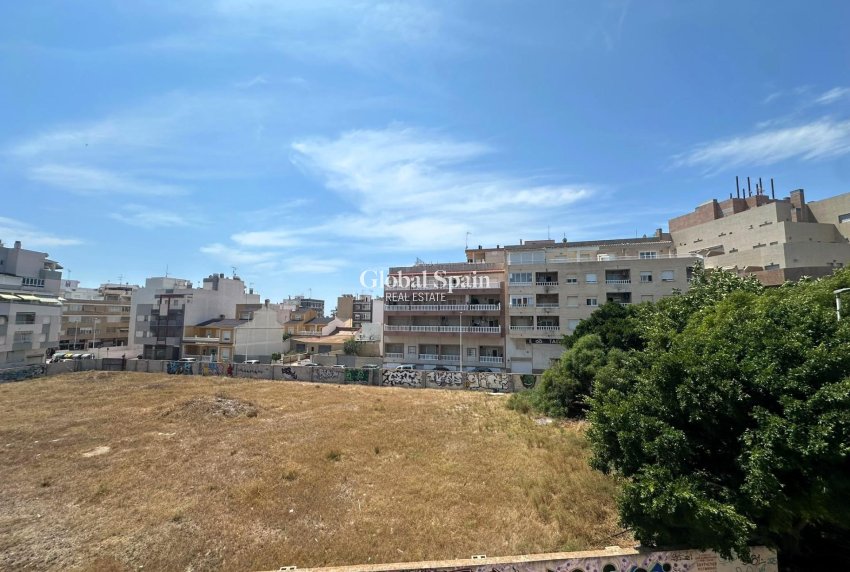 Wederverkoop - APPARTEMENT -
TORREVIEJA - La Mata pueblo