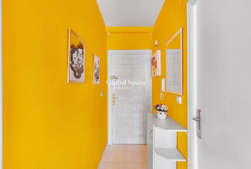 Wederverkoop - APPARTEMENT -
TORREVIEJA - La Mata pueblo