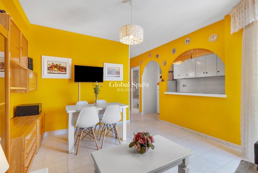 Wederverkoop - APPARTEMENT -
TORREVIEJA - La Mata pueblo