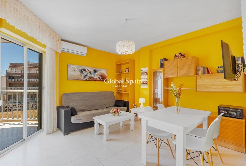 Wederverkoop - APPARTEMENT -
TORREVIEJA - La Mata pueblo