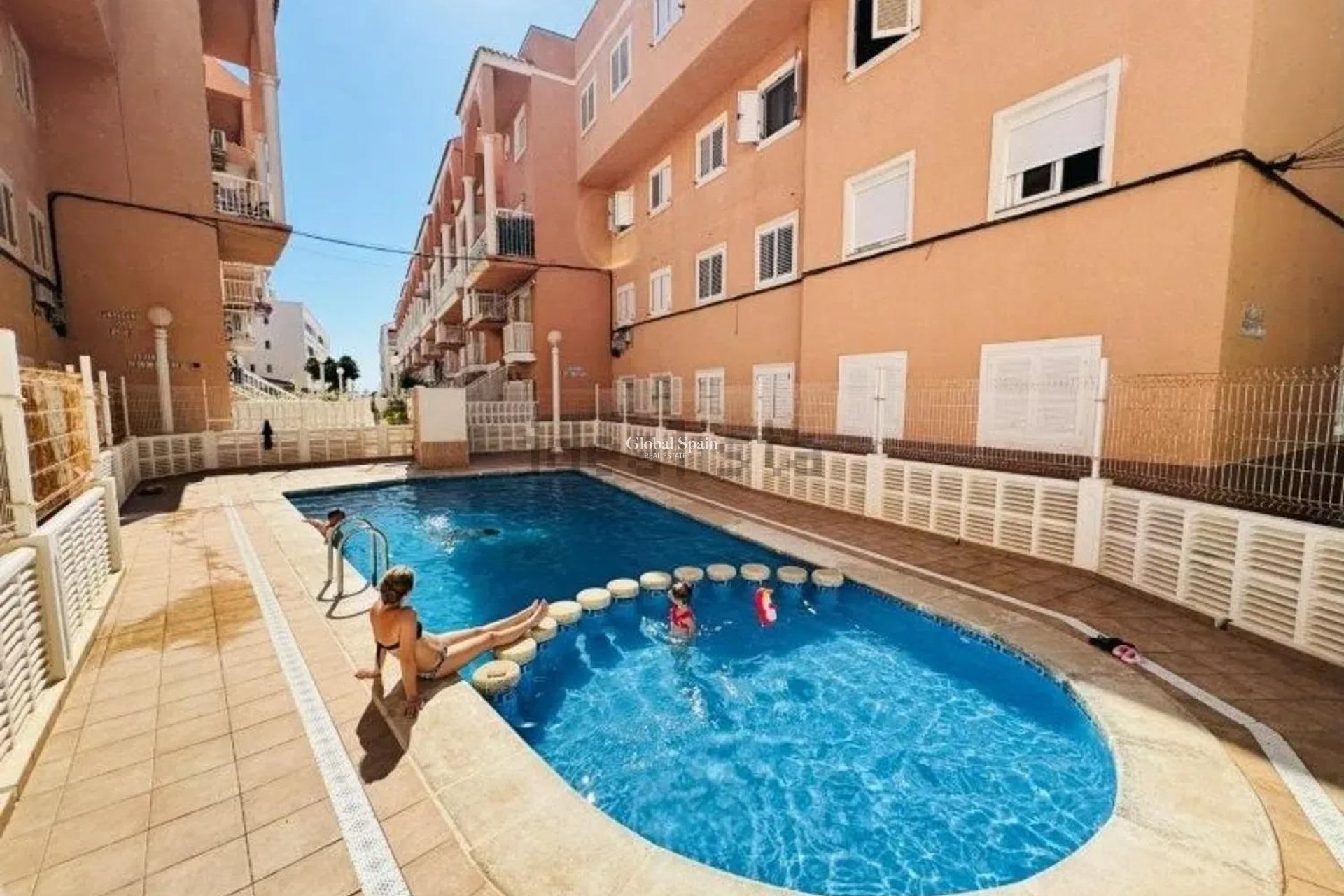 Wederverkoop - APPARTEMENT -
TORREVIEJA - La Mata pueblo