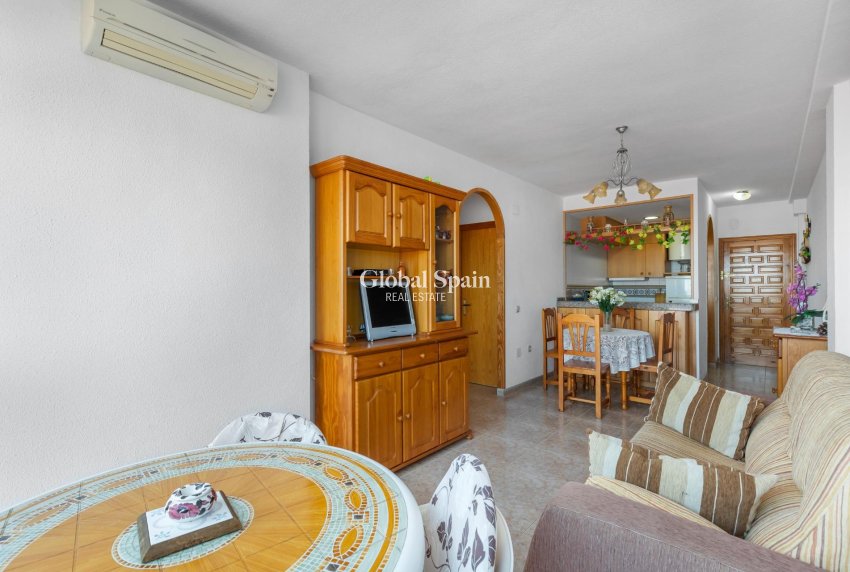 Wederverkoop - APPARTEMENT -
TORREVIEJA - La Mata pueblo
