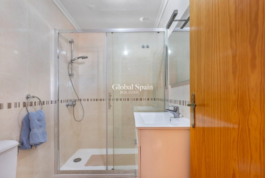 Wederverkoop - APPARTEMENT -
TORREVIEJA - La Mata pueblo