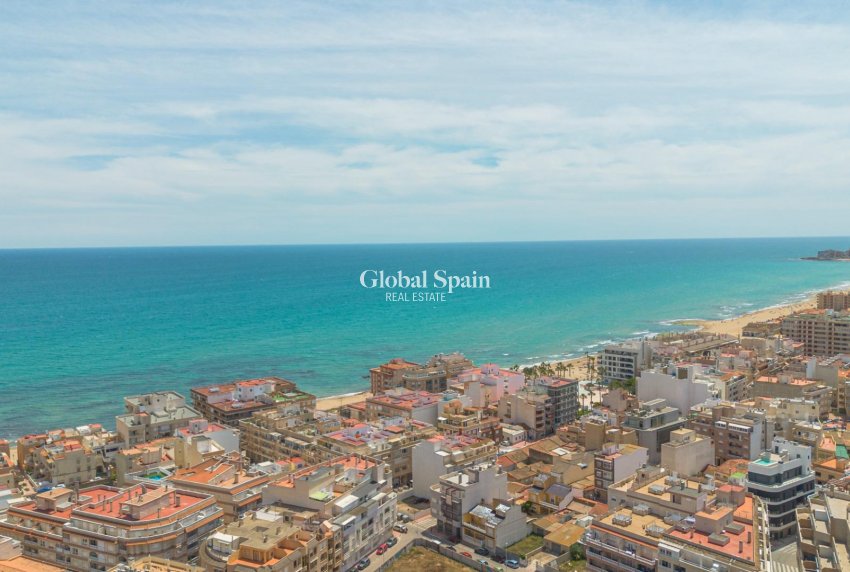 Wederverkoop - APPARTEMENT -
TORREVIEJA - La Mata pueblo