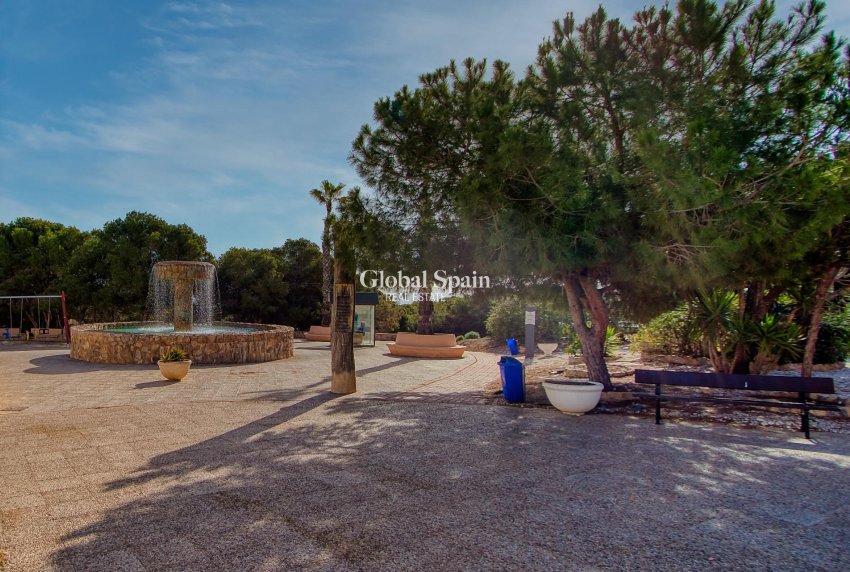 Wederverkoop - APPARTEMENT -
TORREVIEJA - La Mata pueblo