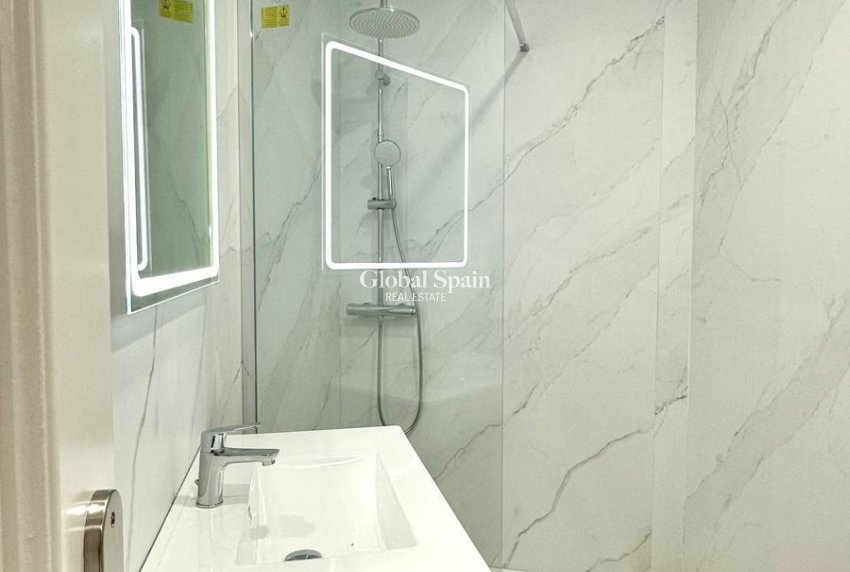 Wederverkoop - APPARTEMENT -
TORREVIEJA - La Mata pueblo