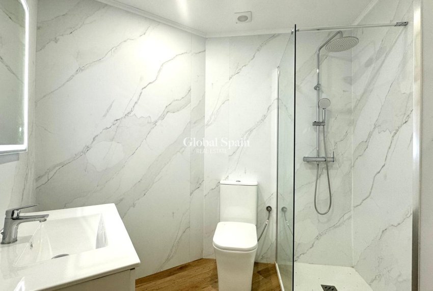 Wederverkoop - APPARTEMENT -
TORREVIEJA - La Mata pueblo