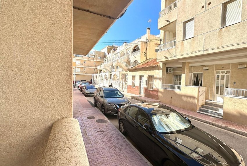 Wederverkoop - APPARTEMENT -
TORREVIEJA - La Mata pueblo